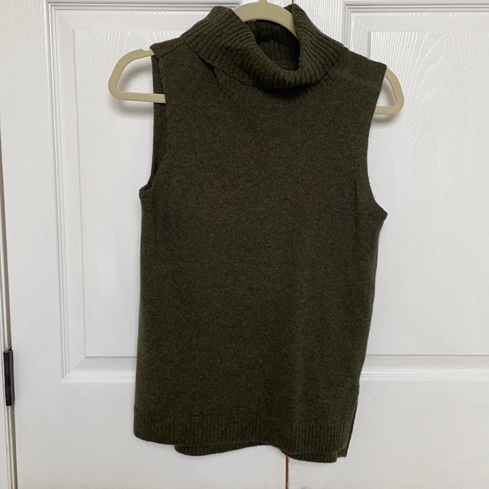Jcrew size small hunter green sleeveless sweater
